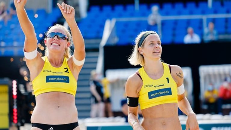 Laura Ludwig und ihre Interimspartnerin Leonie Körtzinger sind mit einem klaren Sieg in die DM gestartet.