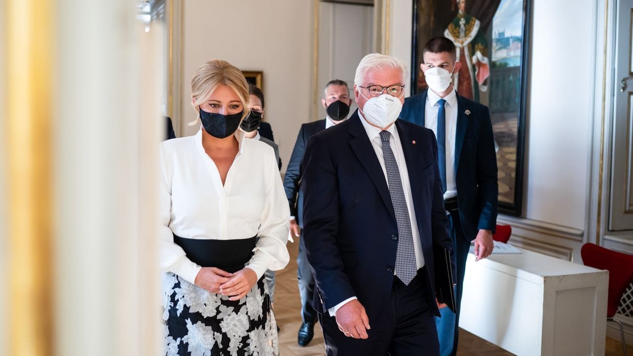 Bundespräsident Frank-Walter Steinmeier und Zuzana Caputova, Präsidentin der Slowakei.