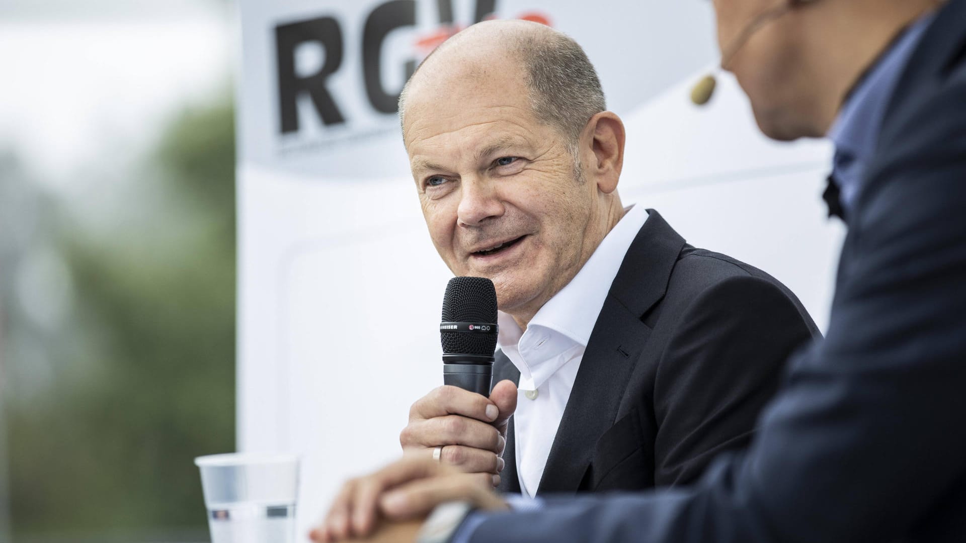 Olaf Scholz: Der SPD-Kanzlerkandidat kann sich im aktuellen ARD-"Deutschlandtrend" hoher Beliebtheit erfreuen. Olaf Scholz: Der SPD-Kanzlerkandidat kann sich im aktuellen ARD-"Deutschlandtrend" hoher Beliebtheit erfreuen.
