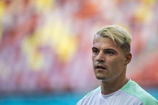 Der Schweizer Granit Xhaka wurde positiv auf das Coronavirus getestet.
