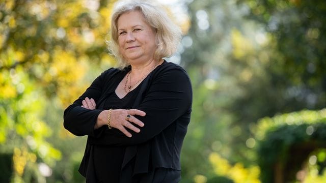 Künstlerin Gabriele von Lutzau zeigt Corona-Denkmal Künstlerin Gabriele von Lutzau zeigt Corona-Denkmal