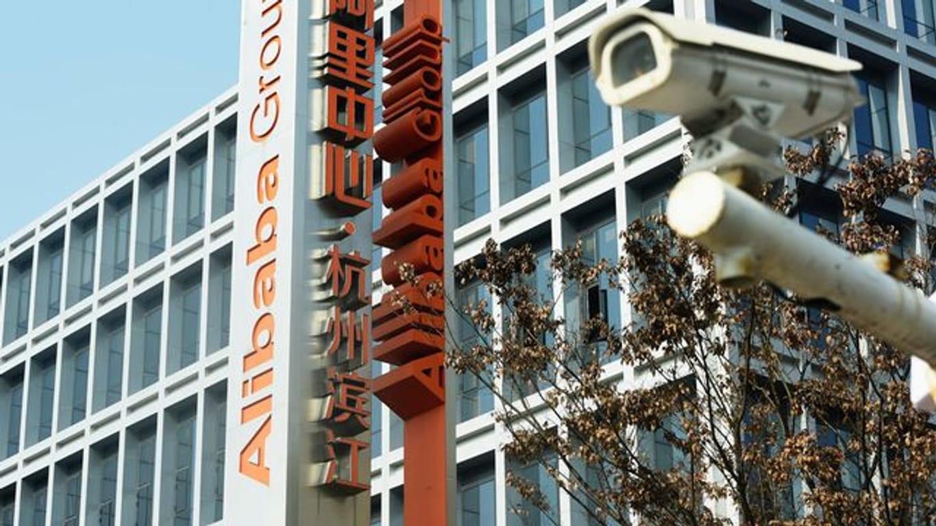Das Logo der Alibaba Group am Hauptsitz des Unternehmens in Hangzhou in der ostchinesischen Provinz Zhejiang.