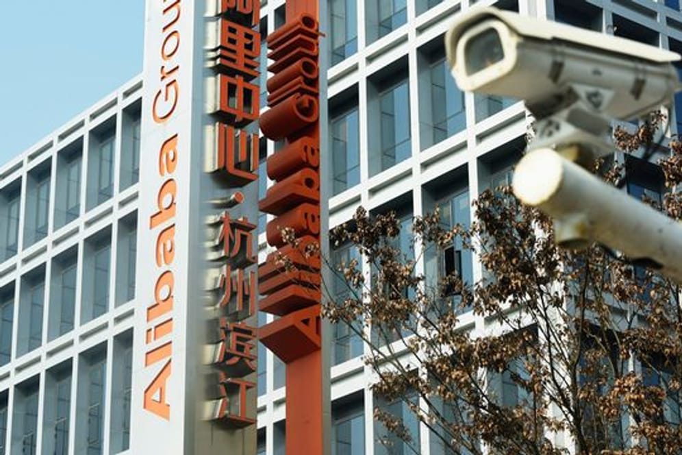 Das Logo der Alibaba Group am Hauptsitz des Unternehmens in Hangzhou in der ostchinesischen Provinz Zhejiang.