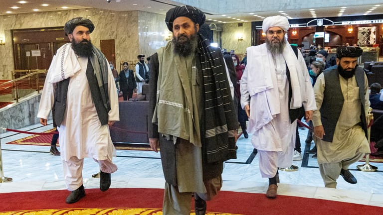 Mullah Abdul Ghani Baradar (m): Er ist der Nachfolger des Taliban-Gründers.
