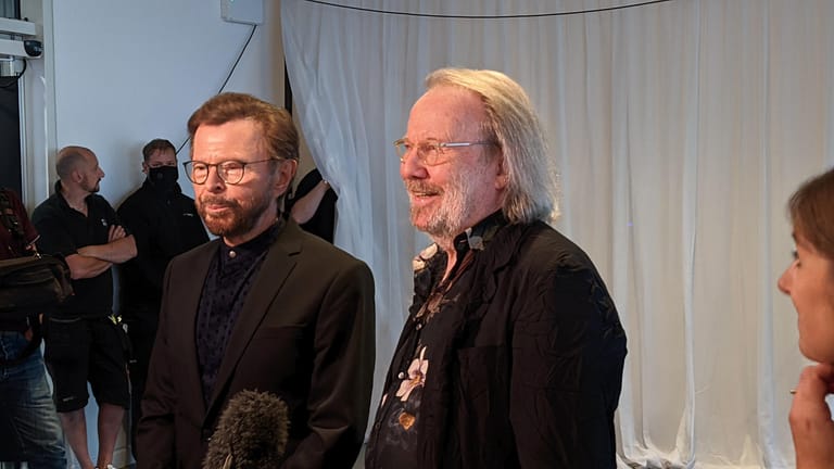 Björn Ulvaeus und Benny Andersson: Die beiden männlichen Mitglieder der schwedischen Popgruppe Abba verkünden in London die Zukunftspläne der Band.