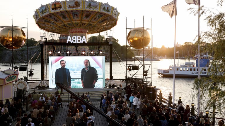 Björn Ulvaeus und Benny Andersson stellen die Abba-Pläne vor.