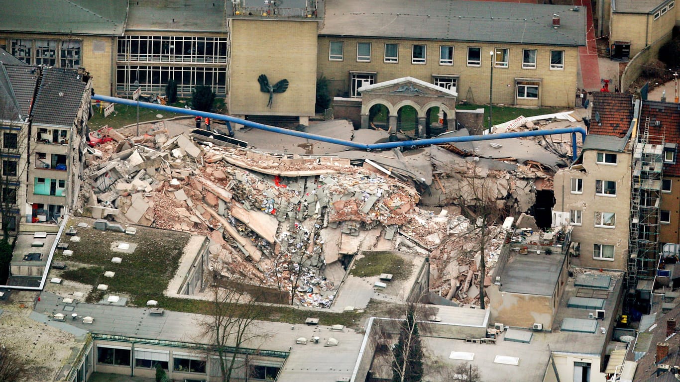 Trümmer liegen an der Stelle, an der sich das Historische Stadtarchiv befand (Archivbild): Bei dem Unglück starben zwei Anwohner.