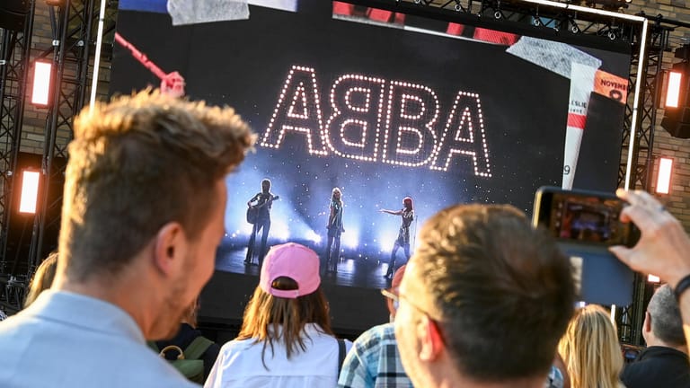 Beim Abba-Event "Abba Voyage" im Hotel "nhow Berlin" wird vor Fans ein neues Album und eine Hologramm-Show der Band Abba angekündigt.