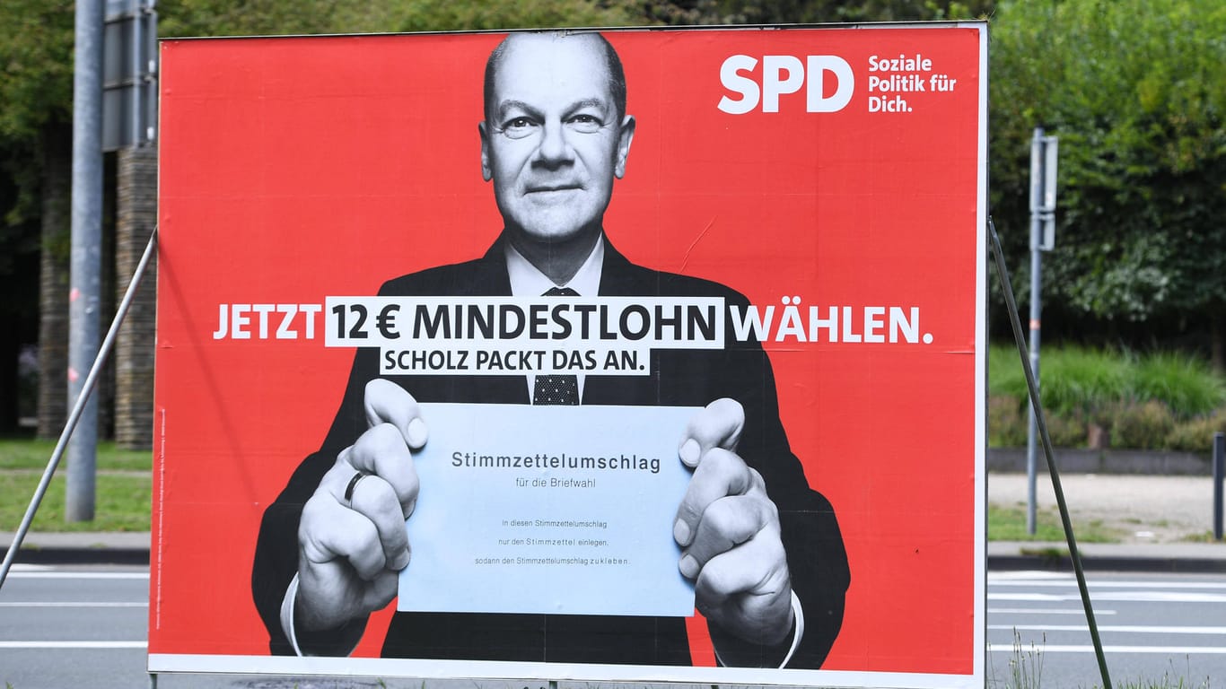 Wahlplakat des SPD-Kanzlerkandidaten Olaf Scholz: Auch die Grüne fordern einen Mindestlohn von 12 Euro die Stunde.