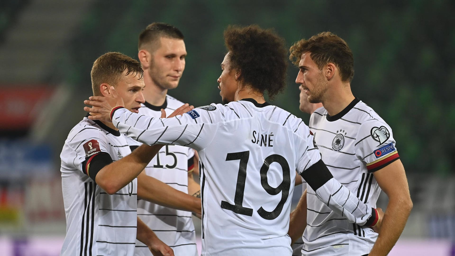 Joshua Kimmich, Niklas Süle, Leroy Sané und Leon Goretzka wollen mit der Nationalelf die Tabellenspitze in der WM-Quali erobern. Joshua Kimmich, Niklas Süle, Leroy Sané und Leon Goretzka wollen mit der Nationalelf die Tabellenspitze in der WM-Quali erobern.