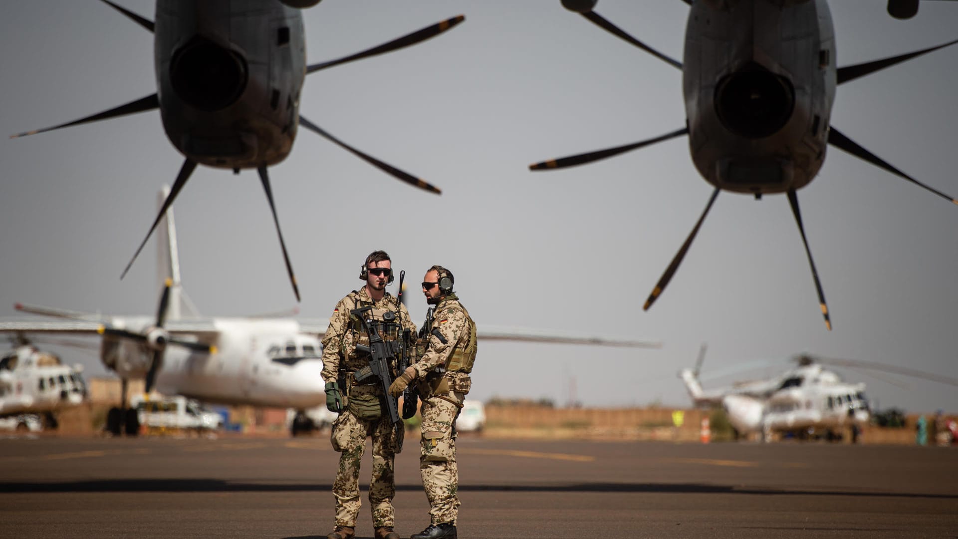 Bundeswehrsoldaten in Mail: Nach dem Fiasko in Afghanistan wird der Einsatz von einigen Politikern neu bewertet. (Archivfoto)