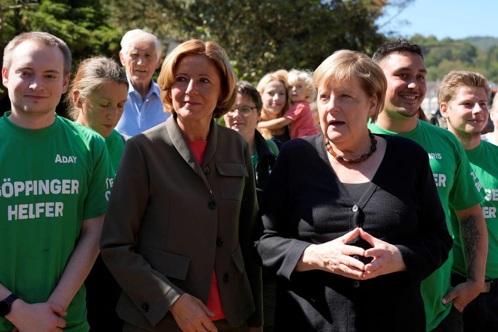 Malu Dreyer und Angela Merkel: Die Ministerpräsidentin von Rheinland-Pfalz und die Bundeskanzlerin besuchen zum zweiten Mal gemeinsam das Hochwassergebiet.