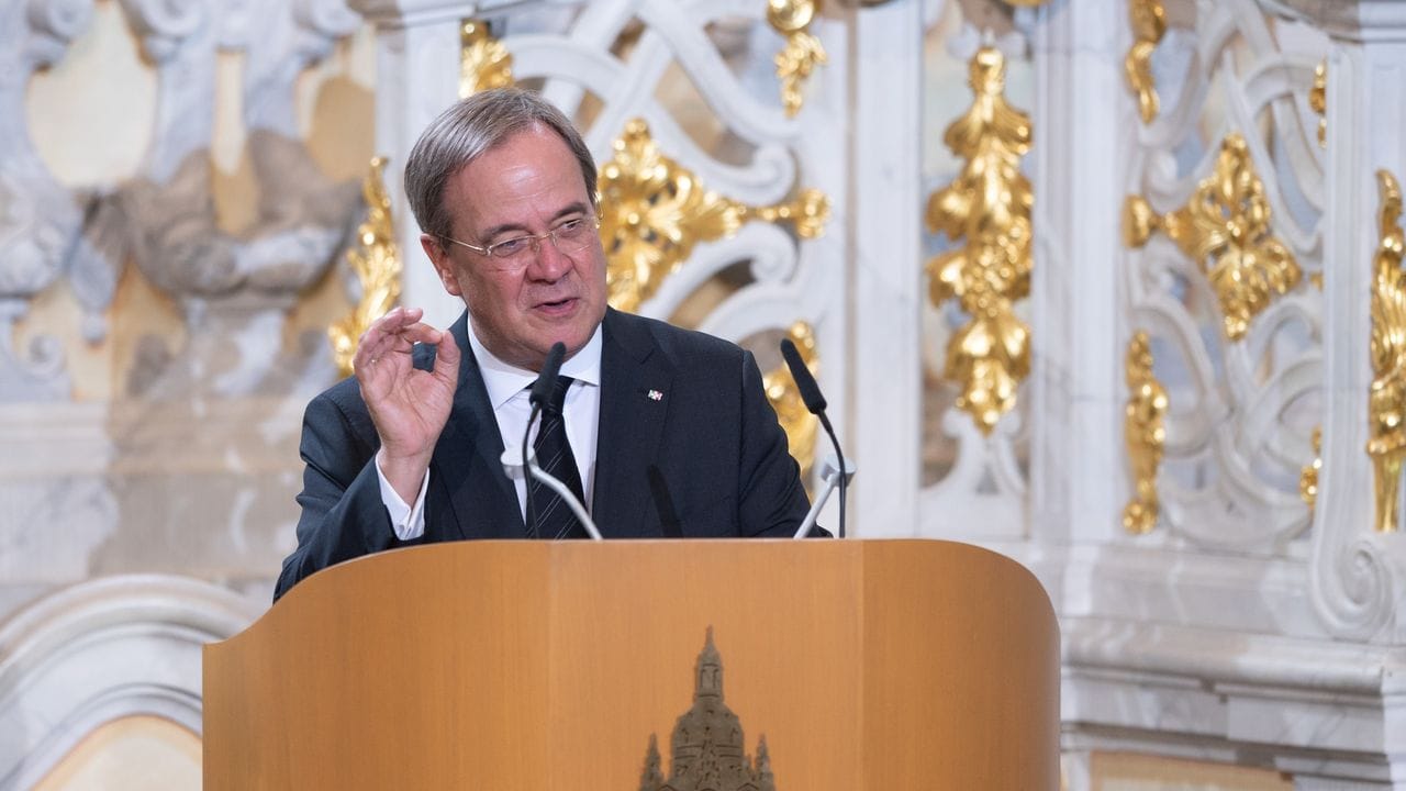 Armin Laschet, CDU-Bundesvorsitzender und Ministerpräsident von Nordrhein-Westfalen, spricht auf dem Trauerstaatsakt in der Frauenkirche zu den Gästen.