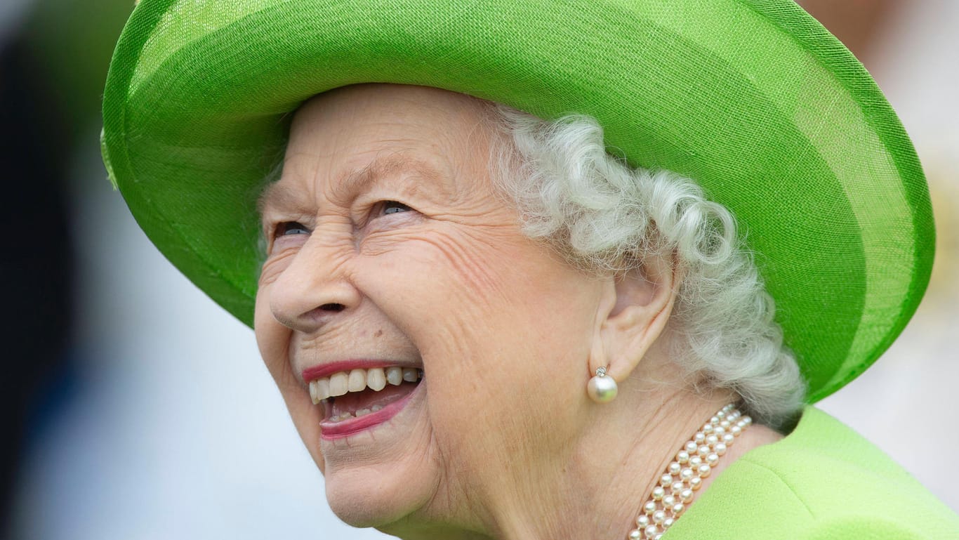 Steht noch immer mitten im Leben: Queen Elizabeth II. bei einem Besuch des Poloclubs in Windsor im Juli 2021.