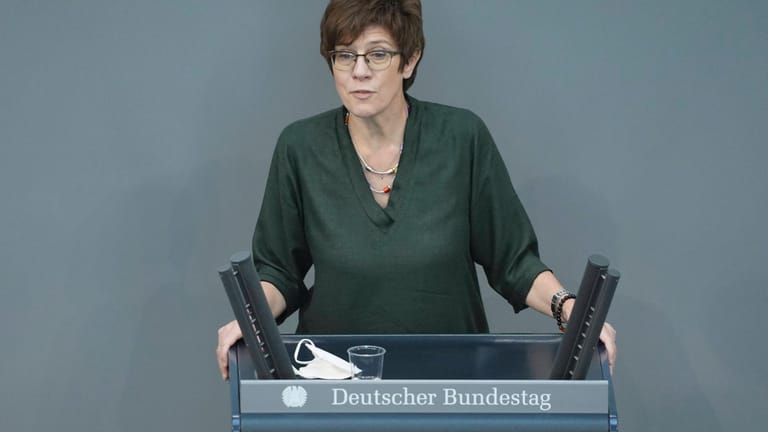Verteidigungsministerin Annegret Kramp-Karrenbauer (Archivfoto): Die CDU-Politikerin will auch "künftig als Ministerin die Soldatinnen und Soldaten der Bundeswehr" vertreten.