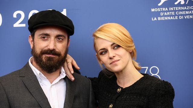 Pablo Larrain, Filmproduzent aus Chile, und die US-Schauspielerin Kristen Stewart bei den 78.