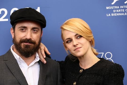 Pablo Larrain, Filmproduzent aus Chile, und die US-Schauspielerin Kristen Stewart bei den 78.