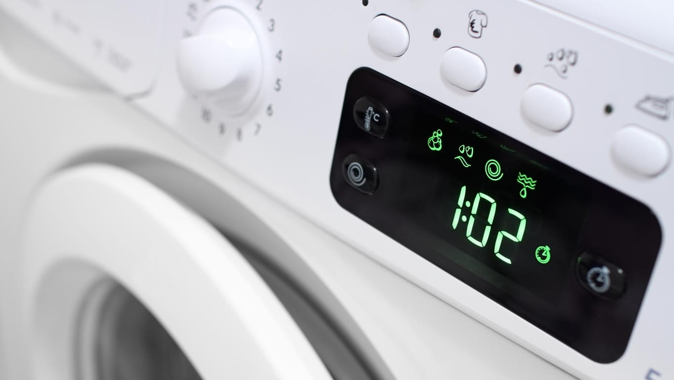Waschmaschine: Soll die Wäsche pünktlich fertig sein, ist es besonders ärgerlich, wenn die Maschine wesentlich länger dafür braucht.