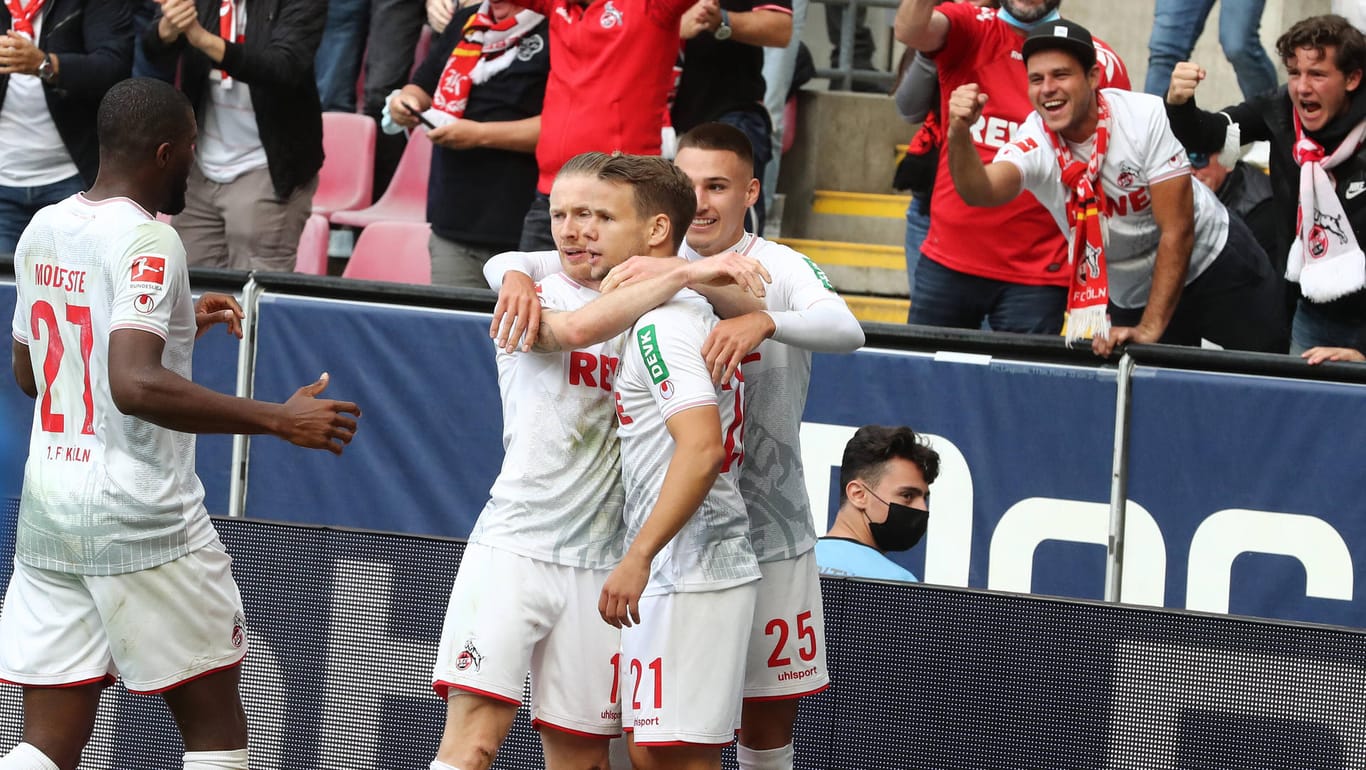 Louis Schaub jubelt mit Anthony Modeste, Florian Kainz und Tim Lemperle: Er erzielte das 1:0 gegen Bochum.