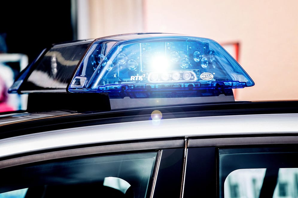 Bamberg, Deutschland 17. August 2021: Ein Einsatzfahrzeug der Polizei, Streifenwagen mit Blaulicht in Bamberg. Bayern **