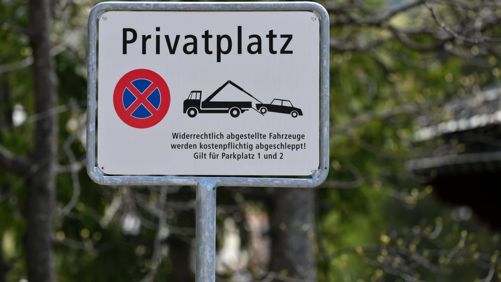 Hinweis: Privatparkplätze sollten entsprechend gekennzeichnet werden.