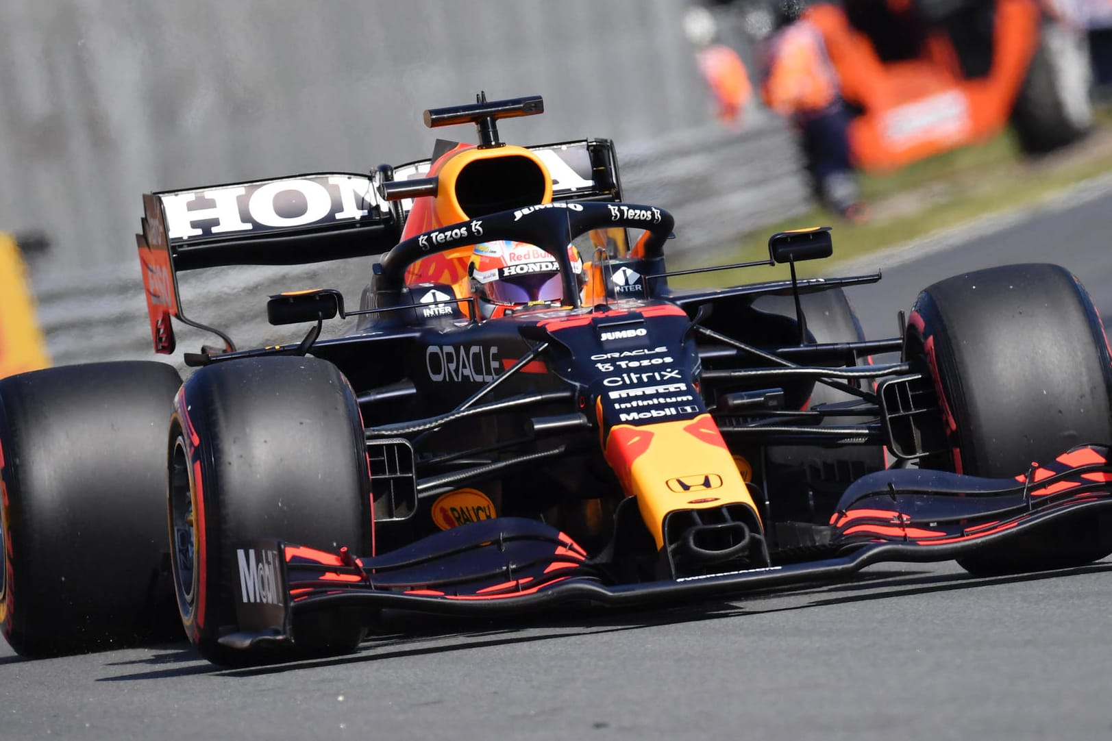 Max Verstappen auf der Strecke in Zandvoort.