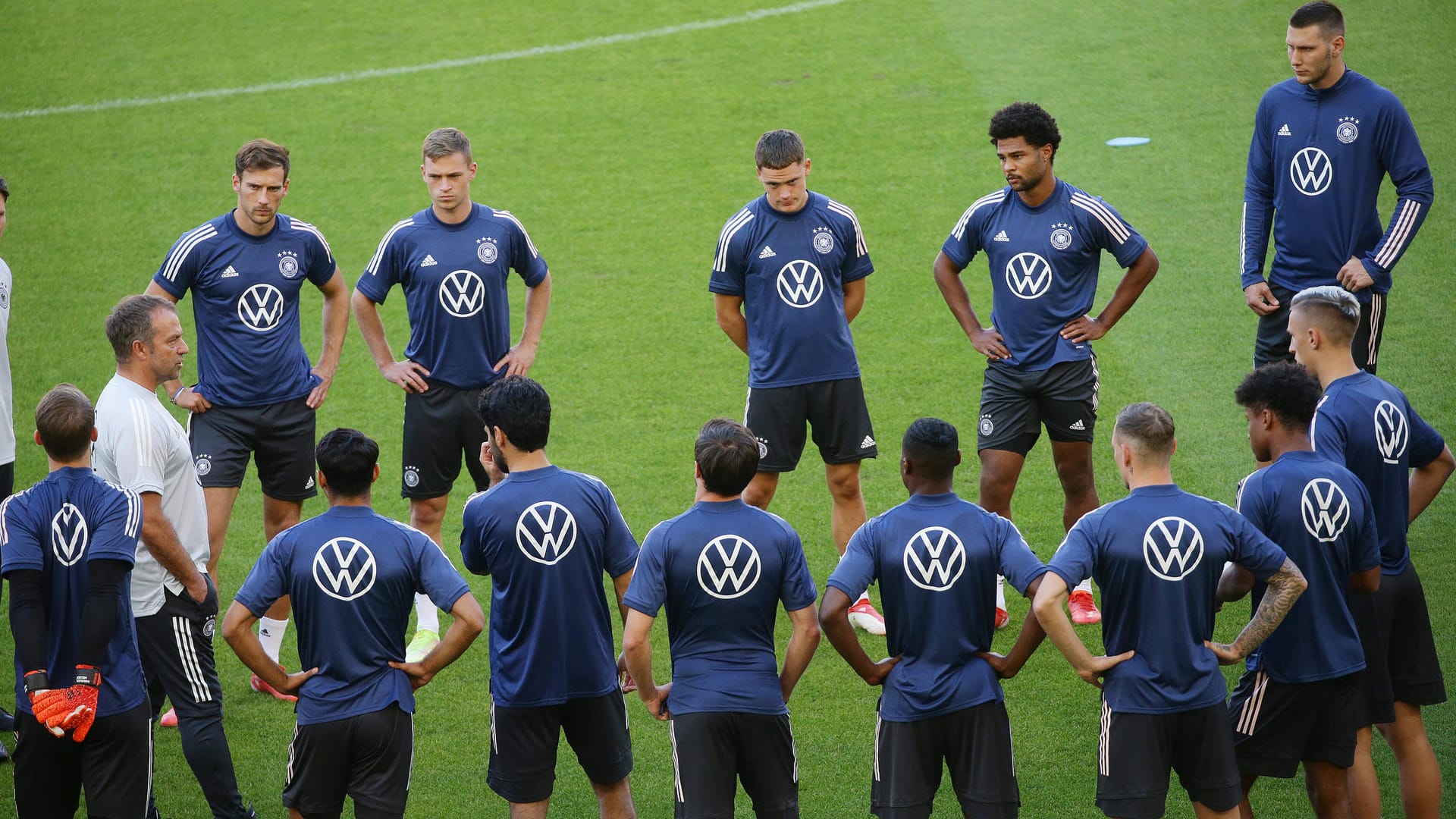 Bundestrainer Flick und die DFB-Elf beim Training: Gegen Armenien wird die Mannschaft umgebaut.