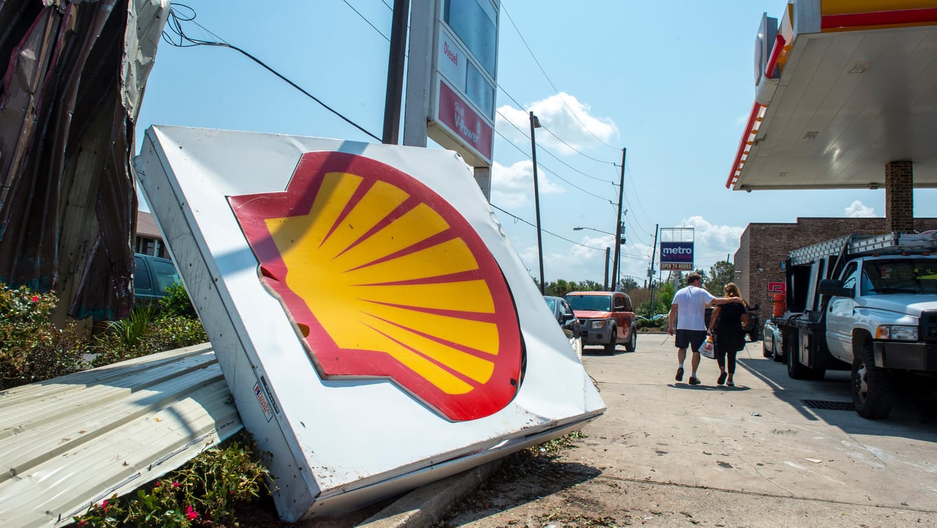 Zerstörte Shell-Tankstelle in New Orleans: Noch Tage nach Hurrikan "Ida" waren rund eine Million Haushalte ohne Strom.