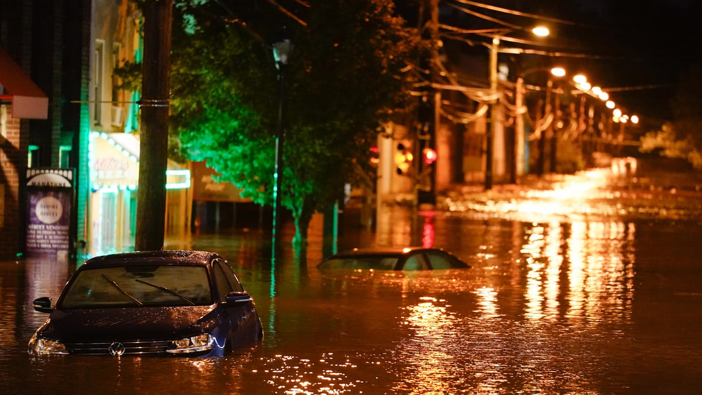 Überflutete Straßen in Philadelphiaim Nordosten der USA: Über acht Bundesstaaten zog Hurrikan "Ida" hinweg.