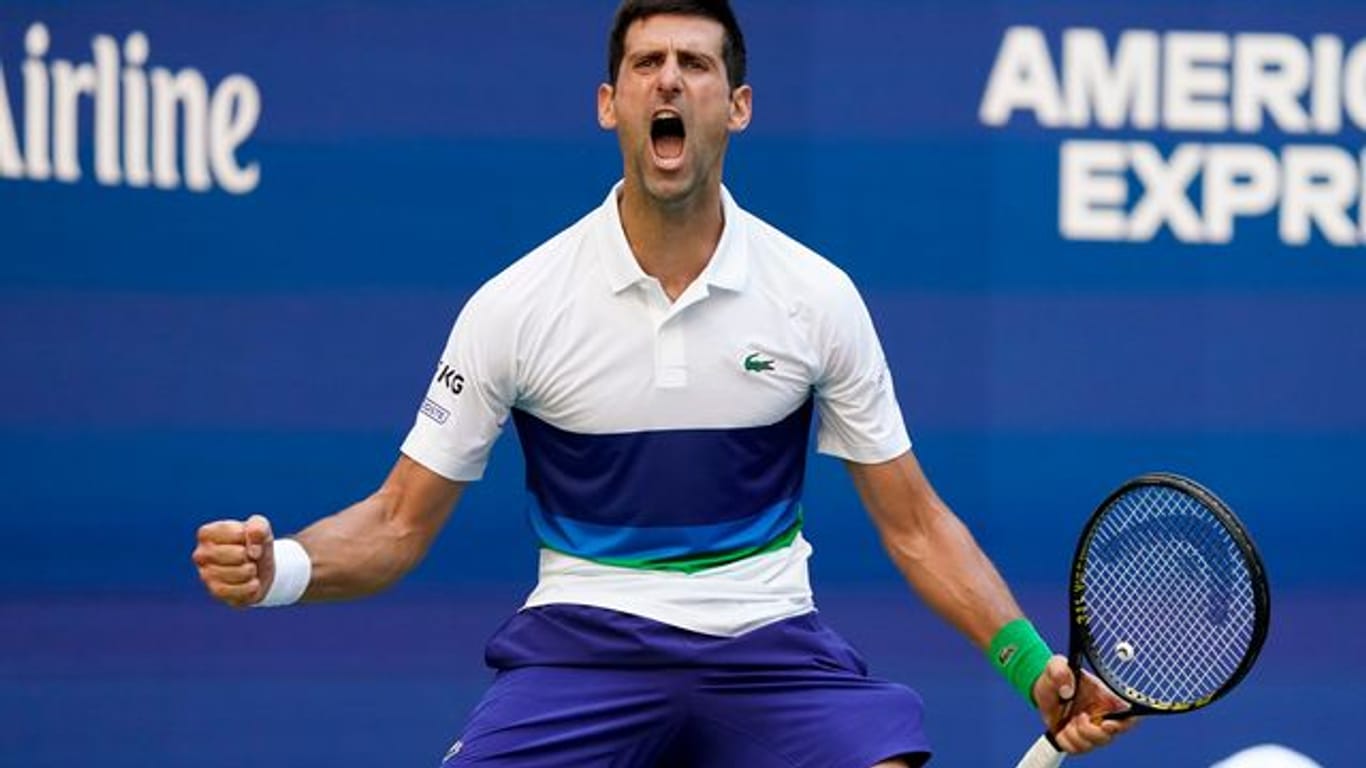 Der Serbe Novak Djokovic schreit sich frei.