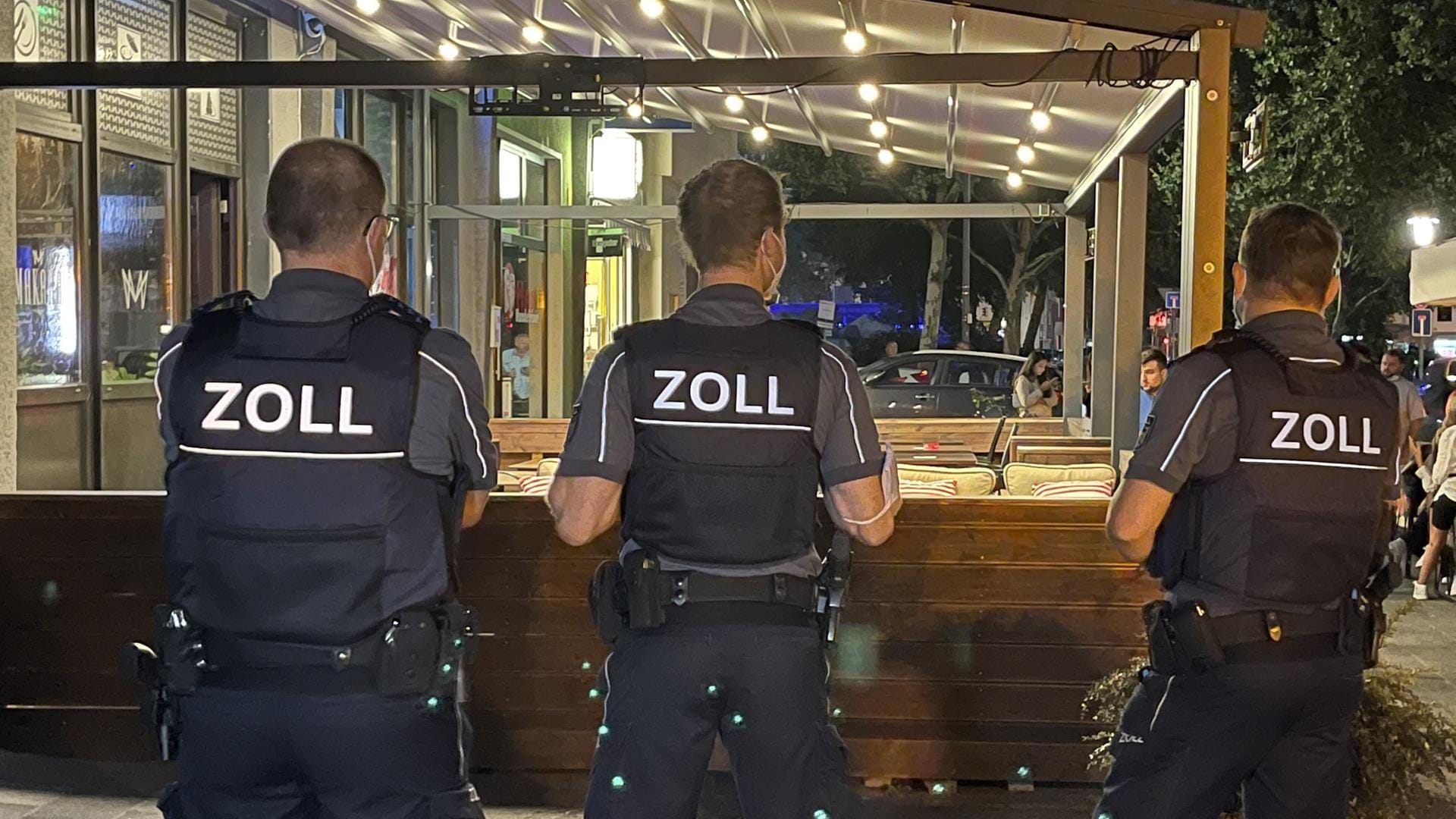 Beamte des Zolls: In Köln gab es mehrere Durchsuchungen in Shisha-Bars.