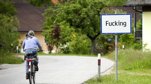 Das Ortsschild von "Fucking" (2012).