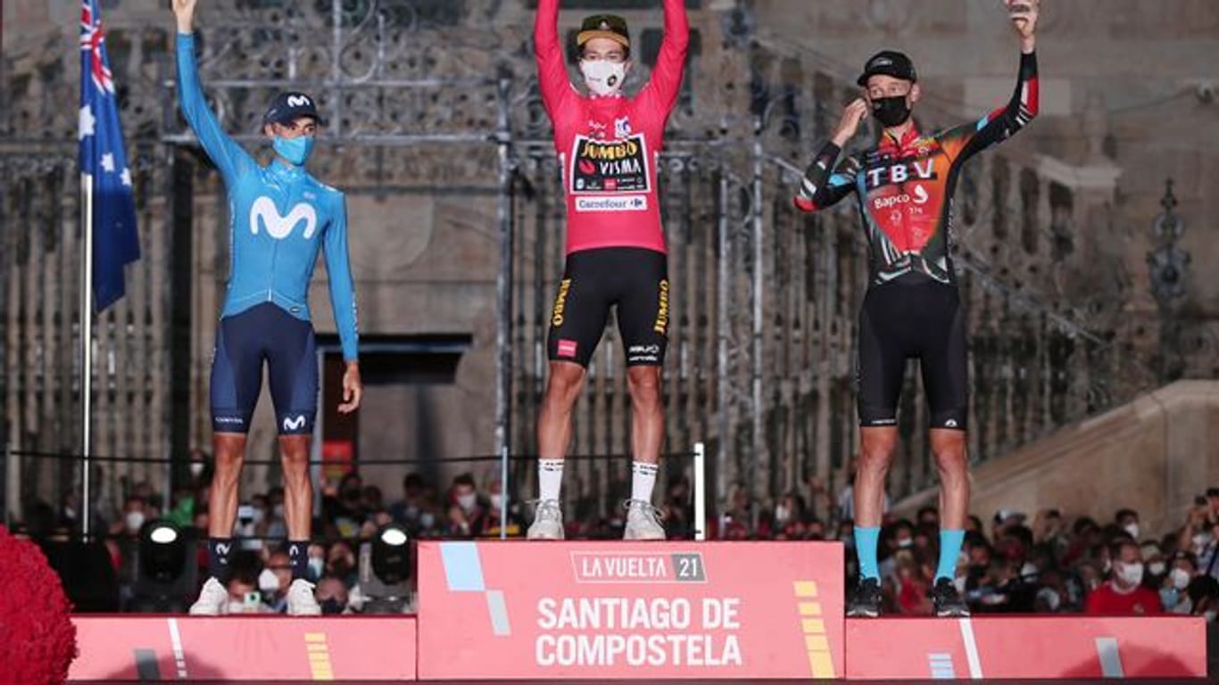 Sicherte sich seinen dritten Vuelta-Gesamtsieg in Serie: Primoz Roglic (M).