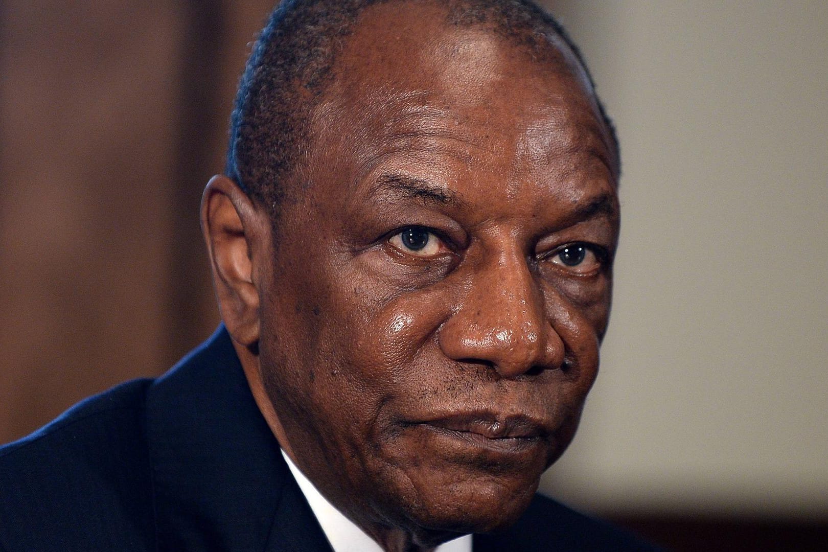 Der Präsident von Guinea, Alpha Condé, während eines Treffens in den USA (Archivbild). Nach einem Putschversuch in seinem Land ist sein Schicksal noch unklar.