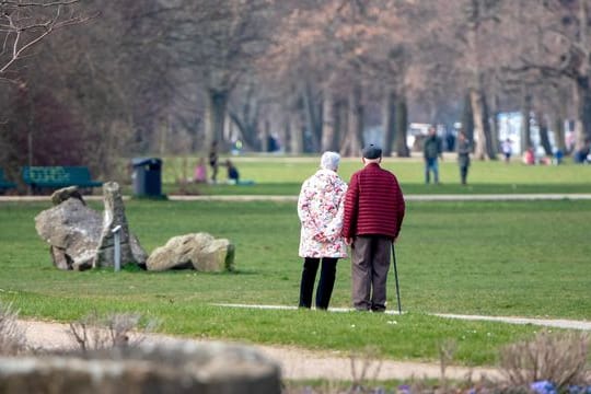 Viele Menschen schätzen ihre Lebenserwartung nicht richtig ein - im Schnitt um vier Jahre weniger als die statistischen Daten.