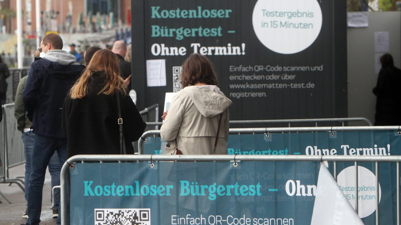 Testcenter in Düsseldorf: Nur Bürger, die sich nicht impfen lassen können, sollen sich zukünftig kostenlos testen lassen dürfen (Symbolbild).