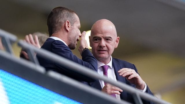 Redebedarf: UEFA-Präsident Aleksander Ceferin (l) und FIFA-Boss Gianni Infantino. Redebedarf: UEFA-Präsident Aleksander Ceferin (l) und FIFA-Boss Gianni Infantino.