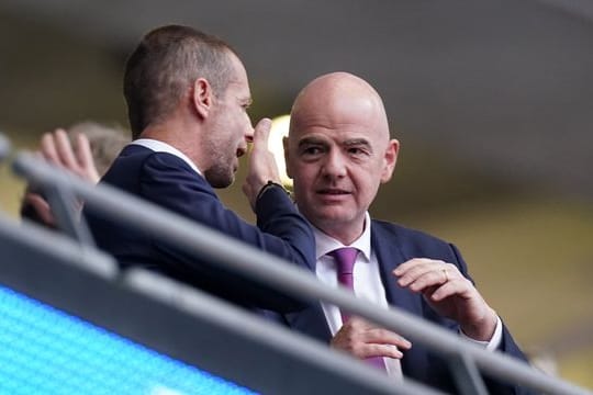 Redebedarf: UEFA-Präsident Aleksander Ceferin (l) und FIFA-Boss Gianni Infantino.