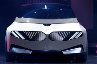 BMW i Vision Circular: Das Auto bestehe zu 100 Prozent aus Altmaterial und nachwachsenden Rohstoffen, sagt der Hersteller.