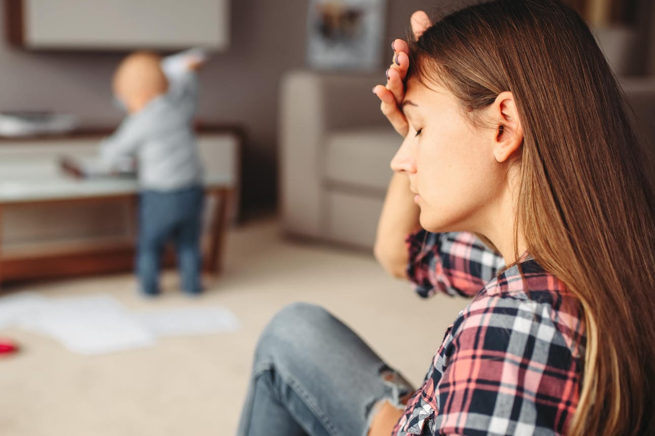 Mutter und Kind (Symbolbild): In der Corona-Pandemie kümmerten sich Frauen wieder deutlich mehr um Familie und Haushalt als Männer.
