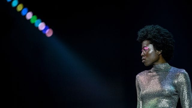 Ein Model zeigt eine Kreation des Designers Kilian Kerner bei der Mercedes-Benz Fashion Week im Kraftwerk. Ein Model zeigt eine Kreation des Designers Kilian Kerner bei der Mercedes-Benz Fashion Week im Kraftwerk.