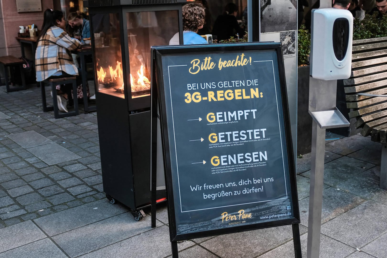 3G-Regeln in Düsseldorf: Der Bundestag will heute über eine neue Messlatte in der Pandemie abstimmen.