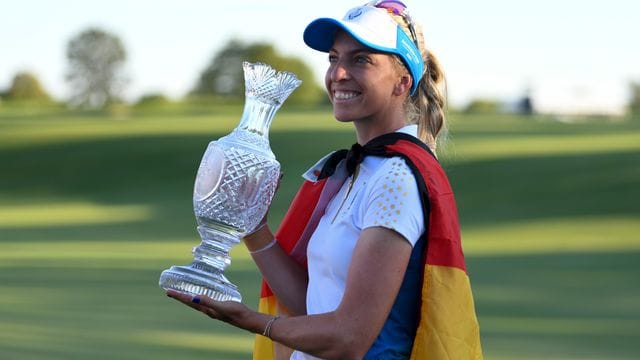 Sophia Popov verlor zwar ihr Einzel, aber gewann mit dem europäischen Team den Solheim Cup. Sophia Popov verlor zwar ihr Einzel, aber gewann mit dem europäischen Team den Solheim Cup.
