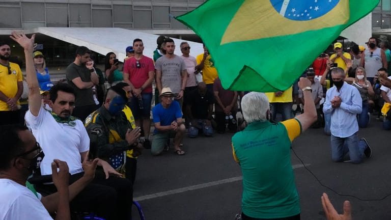 Brasilia: Anhänger von Bolsonaro demonstrieren vor dem Präsidentenpalast.