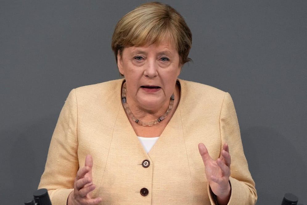 Kanzlerin Angela Merkel: Sie warb in der Bundestagsdebatte für Armin Laschet als Nachfolger.