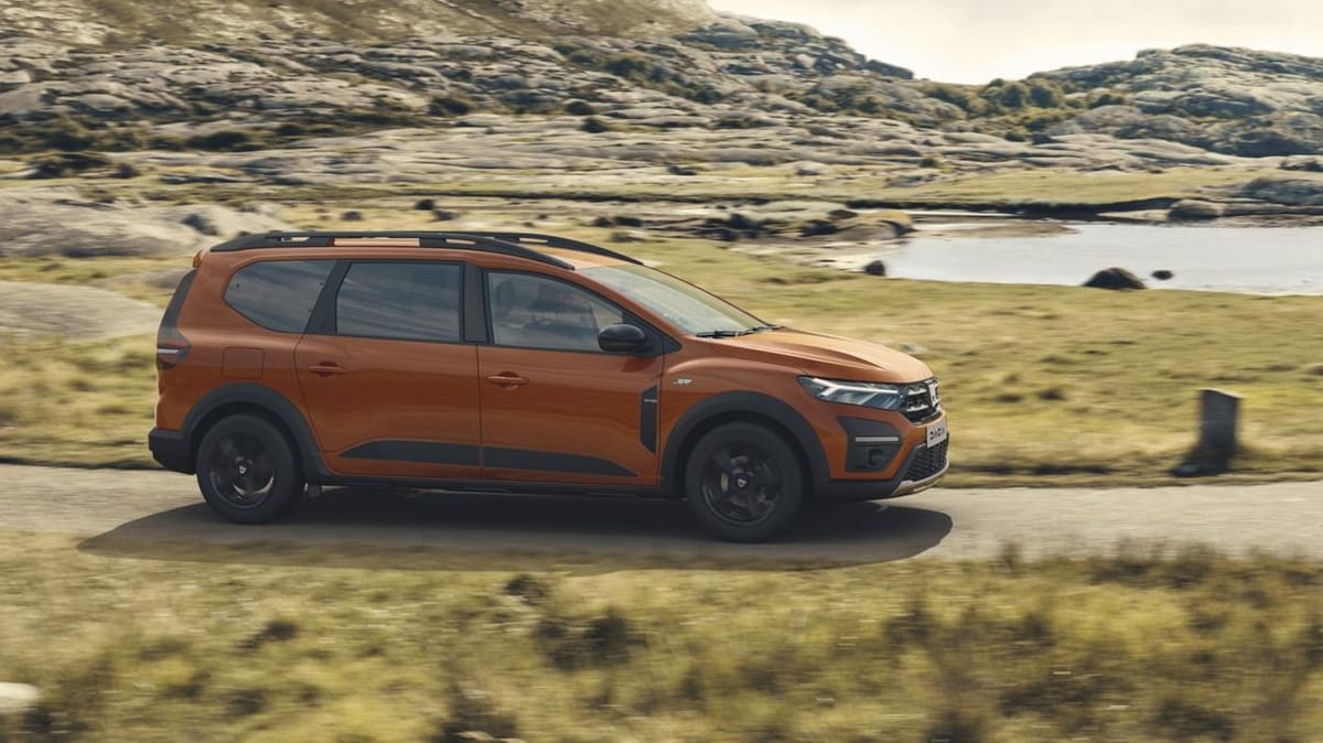 Rustikaler Familientransport: Der Jogger von Dacia in Offroad-Optik bietet sieben Sitze, verzichet aber auf Allradantrieb.