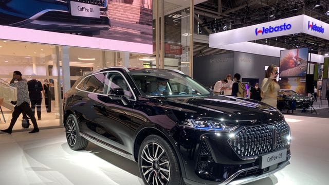 Eine neue Automarke kommt nach Deutschland: Der chinesische Hersteller Wey zeigt auf der IAA sein SUV-Modell Coffee 01 - ein Plug-in-Hybrid mit rund 150 Kilometer elektrischer Reichweite.