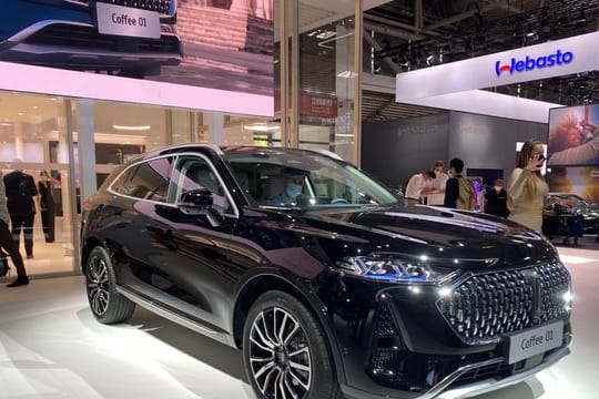 Eine neue Automarke kommt nach Deutschland: Der chinesische Hersteller Wey zeigt auf der IAA sein SUV-Modell Coffee 01 - ein Plug-in-Hybrid mit rund 150 Kilometer elektrischer Reichweite.