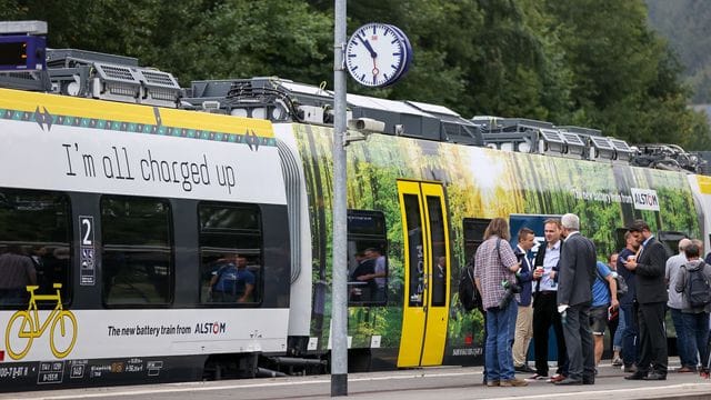 Premierenfahrt eines Batterietriebzuges