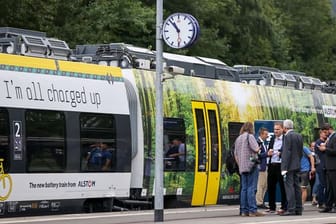 Premierenfahrt eines Batterietriebzuges